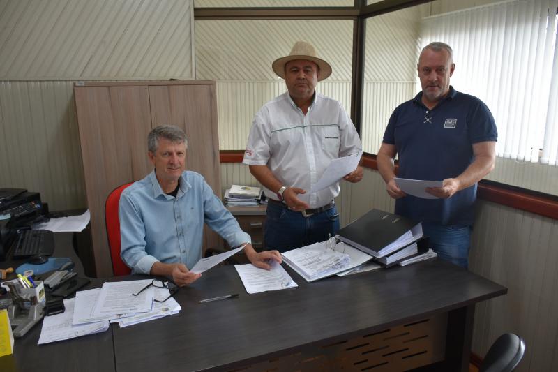 Comissão de Obras analisa projeto sobre postos de combustíveis e pede prazo para aprofundar estudos